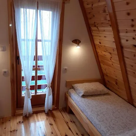 Mountain House Tadić 1 *